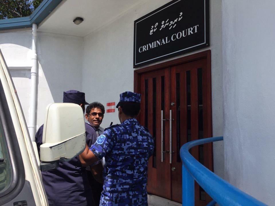 WaddeyAli's tweet photo. 3 years ago
MP @Lawyer_waddey ge bandhaai Medhu gotheh ninmumah Criminal Courtah haazirukurun
#FreeWadde https://t.co/xWkl3NDn8m