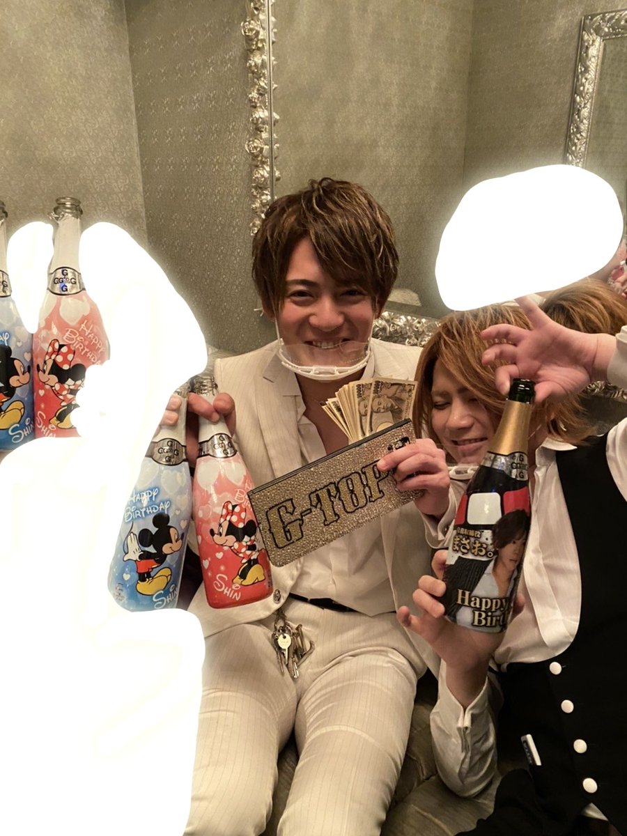 CLUB_GTOP's tweet photo. https://t.co/ZgJWut23BV

先日も11名の御新規様
御来店有り難う御座います💋

3連休も明けて
本日から営業開始です❗️❗️
御来店お待ちしてます☝️

8/4 ラストを飾ったのはこの方

合同バースデーイベント🎪
主役の１人😍✨
沢山のオリシャン
有り難う御座います😘🎵

Shin 幹部補佐でした🎤 https://t.co/nYC9BVShbB