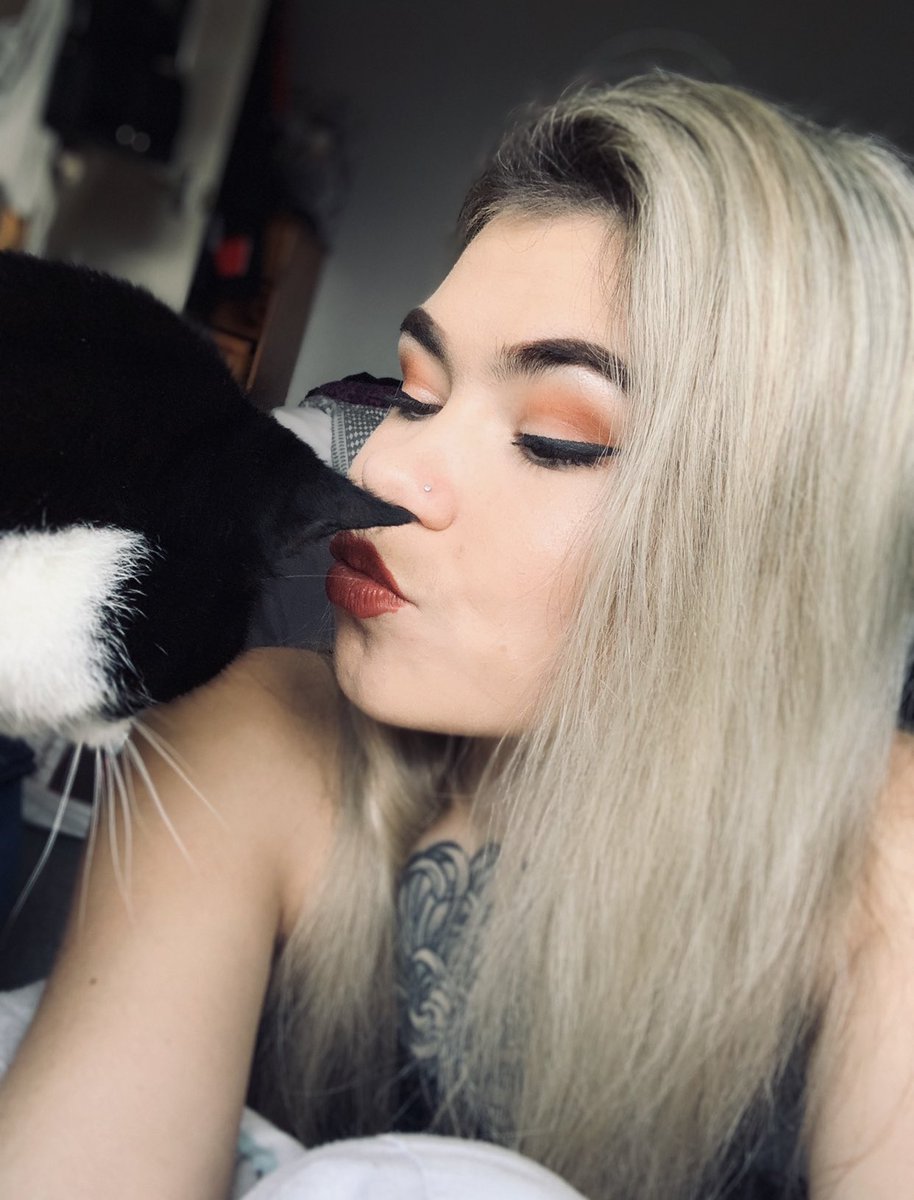 thedinogib's tweet photo. Rossi wanted no part in having a picture with me😂

(Yes, that’s my cats name - my Dad is a fan girl) #twitterpussy🤣 https://t.co/kaEyzMxJwB