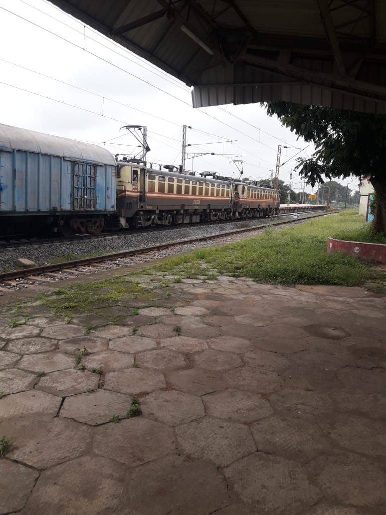 DRMCKP's tweet photo. Work with Precautions.. Construction:
1st loaded dn Goods train introduced from Dhutra to Bamra on new 3rd Bi Directional line, Thus 28 km newly constructed line opened for public traffic today 08.08.2020.
Congratulations 🎊🎊
DRM CKP https://t.co/97JByDc3EO