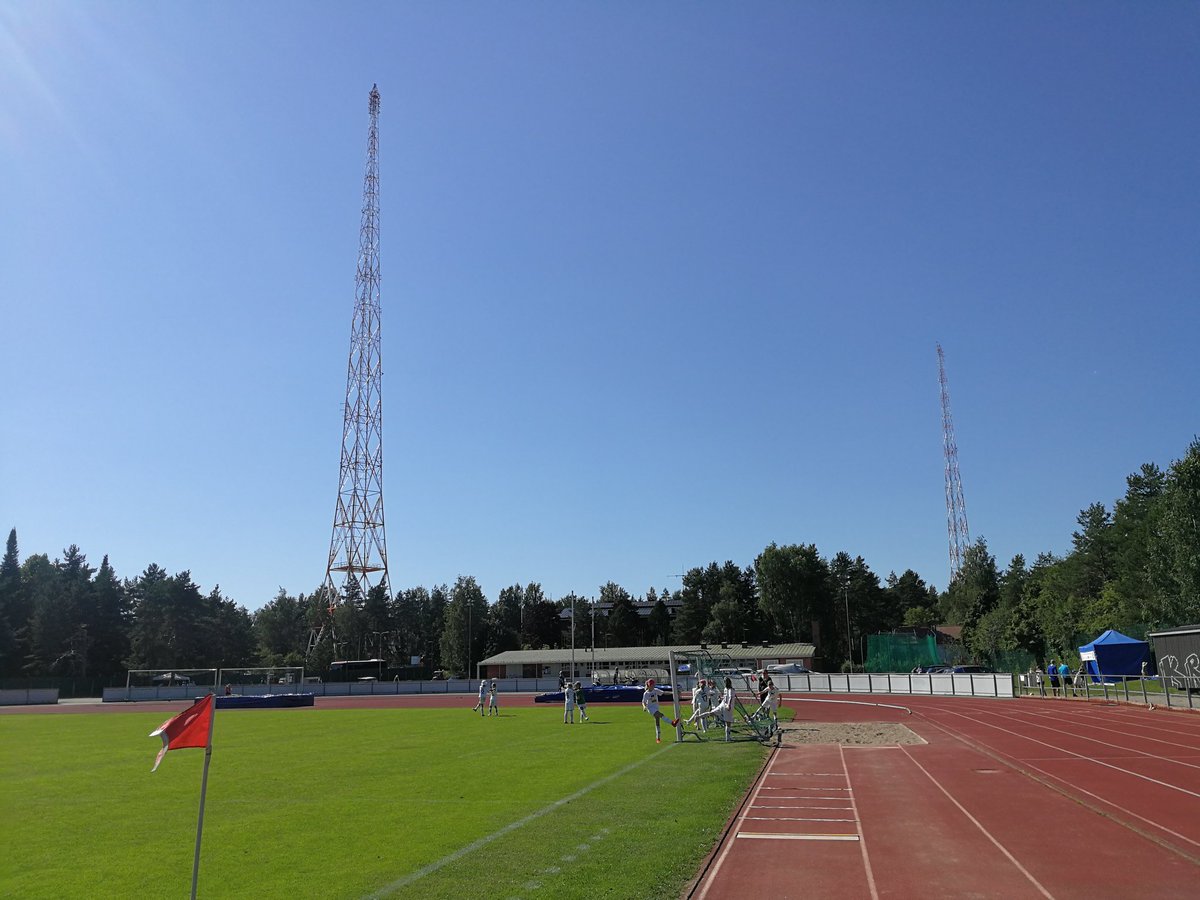 futiskuvat's tweet photo. MastoCupin toinen päivä alkaa olla pelailtu ja muistikortilla. Aurinko lämmitti tänäänkin pelureita. 

#fckuusysi @fckuusysi #MastoCup #Lahti #jalkapallo https://t.co/jYKCKBXblC