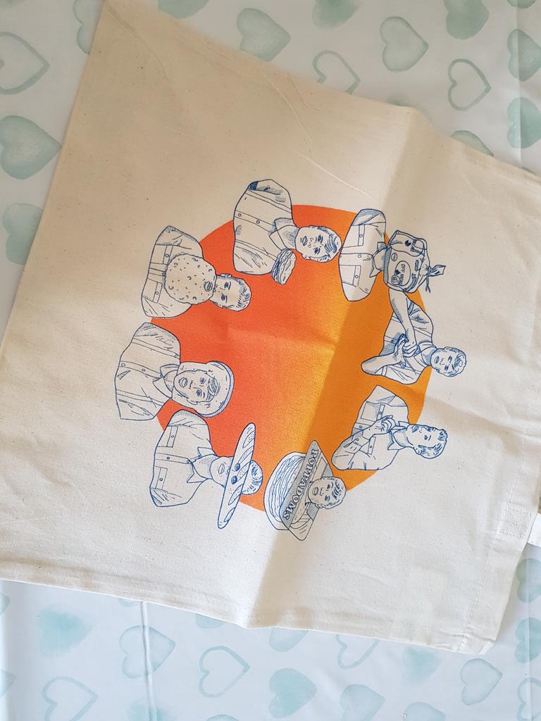 wandi1234's tweet photo. Got myself a rather funky tote bag ! Lovely stuff @OffMenuOfficial @EdGambleComedy. P.s. bread for me ! https://t.co/1hGH3rMdKU