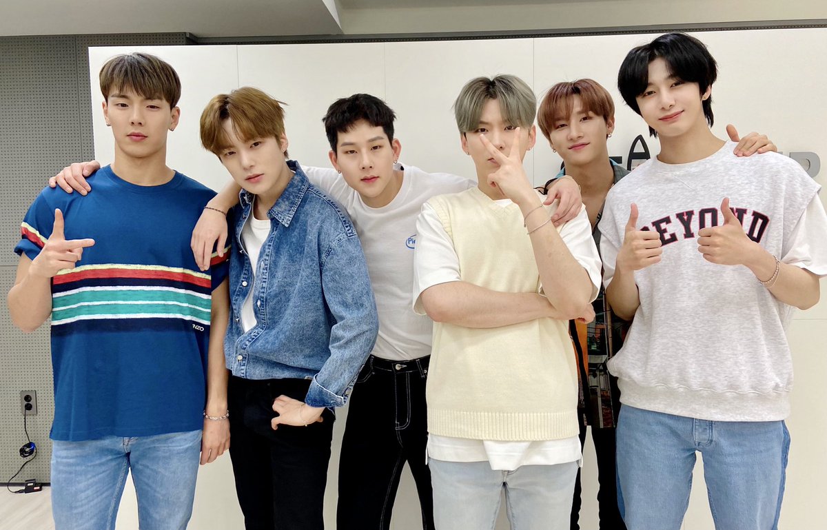 OfficialMONSTAX's tweet photo. [#MONSTA_X]
200809 #몬스타엑스 온라인 콘서트
MONSTA X LIVE
FROM SEOUL WITH LUV D-DAY ❤️

기다리고 기다렸던 오늘!
콘서트 많이 기대해주시고,
12PM(KST)에 만나요💓

#MONSTAX #MONBEBE
#monstaxlivewithluv

👉🏻 https://t.co/ldPn5JU7ZH https://t.co/chwLAt324n