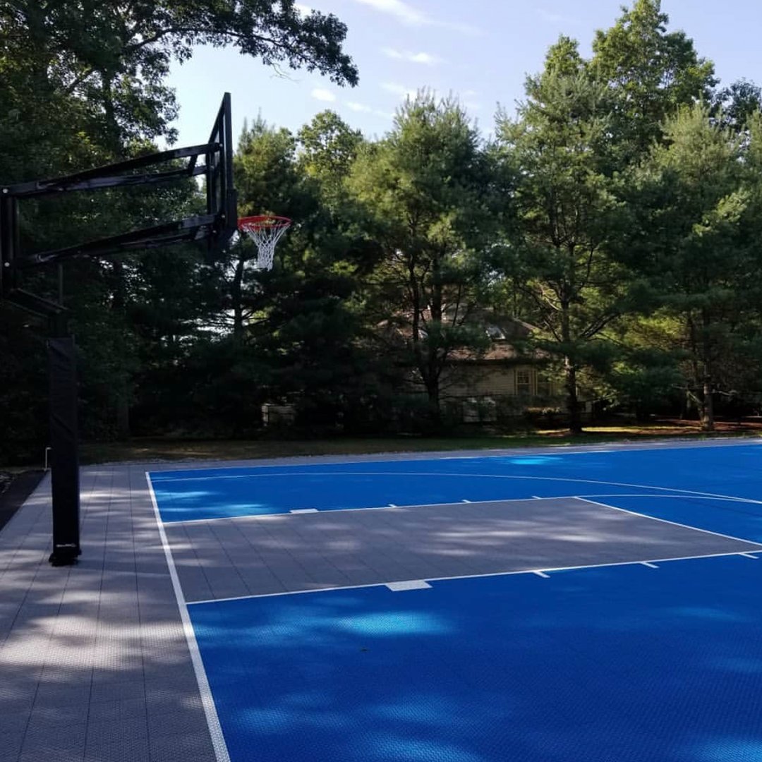 VersaCourt's tweet photo. Take a shot from waaaayyyy downtown, we mean wayyyy downtown with this backyard court.
📸: @basketballcourtsma
.
.
.
#VersaCourt #BasketballCourt #FieldOfBasketball #PersonalCourt https://t.co/vbB9WLCeDe
