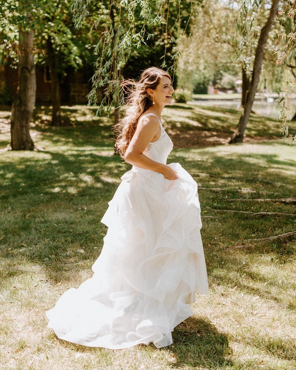 Paloma_Blanca's tweet photo. Our real bride Mallory is a breath of fresh air in #style4798 😍 #PalomaBride
📸: Folchi Creative https://t.co/oJwzrxFNhP