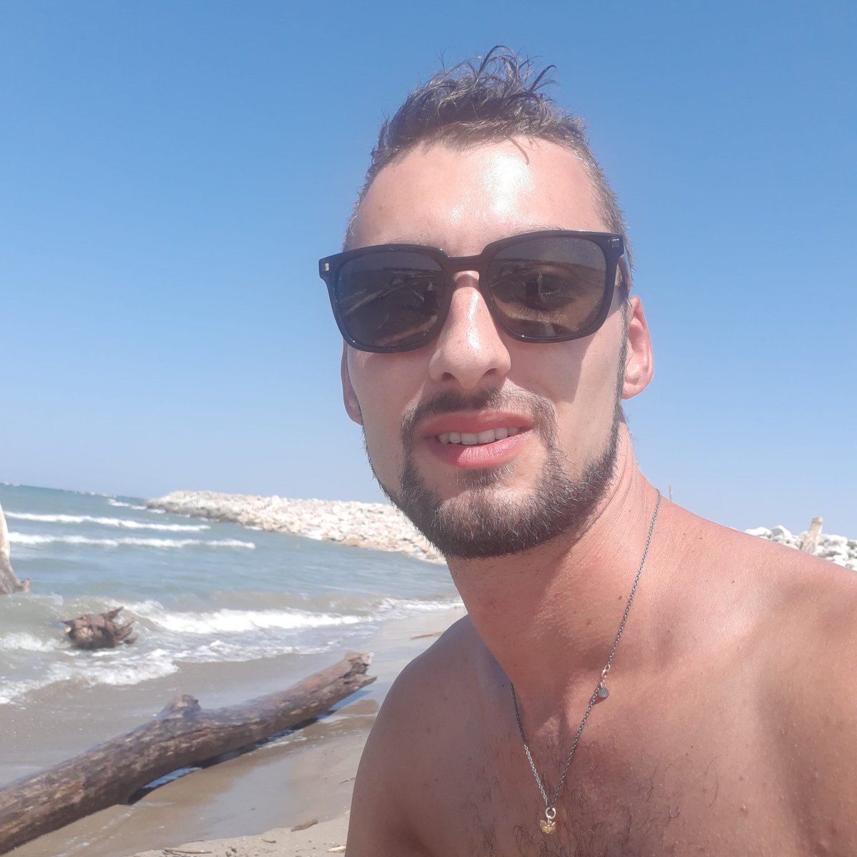 Memantine10mg's tweet photo. Seaside, relax and nice food #holidays #italy #emiliaromagna #sea https://t.co/usOtnvMI4v
