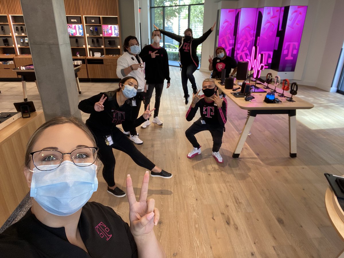 AyeBrayeBraye2's tweet photo. Day 2 lets gooooo! π₯π#experiencetmobile #shopsoflegacy @_ReyesIris @ItsTheeQueenB @momofromtmo https://t.co/sW0ZHSFJm6