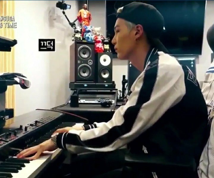 Yoongi is also amazing pianist. We saw him playing many times and he even made a song about his love for this instrument called "First love".