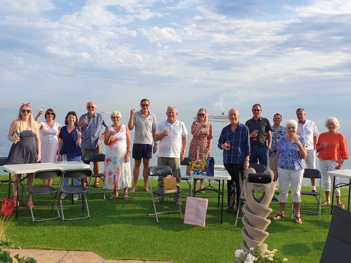 keithmitch12's tweet photo. Great evening with RBCH governors and a chance to say good by to Dily Ruffer and thank her for 16 years of fantastic service to RBCH and governors @RBCH_NHS #teamRBCH #TankYouTogether https://t.co/yVghcByQN6