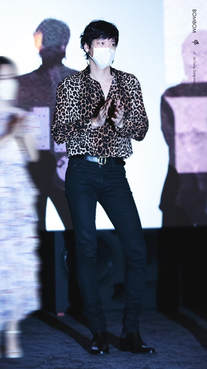 200808 #강동원 반도 무대인사

허리가 왜 저 높이에 있어?