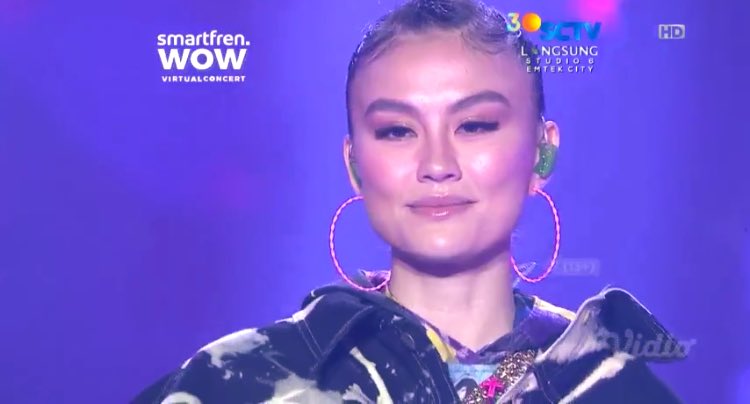 Cantik banget dan keren kali sama lagu "Promises" yg dibasain tadi di <a href="/smartfrenworld/">SMARTFREN</a> kak <a href="/agnezmo/">AGNEZ MO</a>  
#AGNEZMOWOWConcert 
#AGNEZMOonWOWConcert 
#AGNEZMO