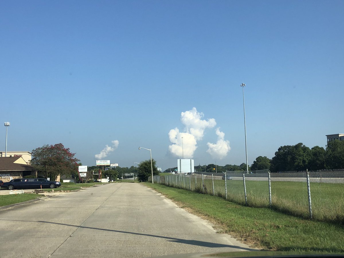 I was driving to give blood this morning, and it’s a beautiful clear day here south of I-10. Except for these few stray clouds. Seeing them inspired me to take a picture and do a quick thread on environmental issues.