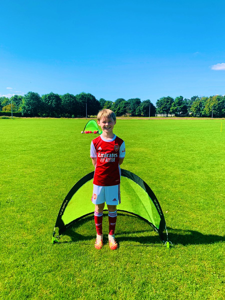 SoccerTechEDI's tweet photo. Another awesome session with @Hutchie_Vale player Tommy ⚽️ https://t.co/rr2RGqpBbd