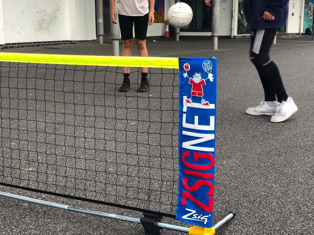NOVAStreetUK's tweet photo. Fancy a game of #footballtennis?! ⚽️
Great way to improve your foot control &amp; play at a #socialdistance 🥅

Give Toby &amp; the #streetteam a shout if you see them around

#NovaStreet @LoveSportsProj #CIC
@ZsigSports #torbay #torquay #paignton #streetsport #football #saturday https://t.co/TC4ia7v73u