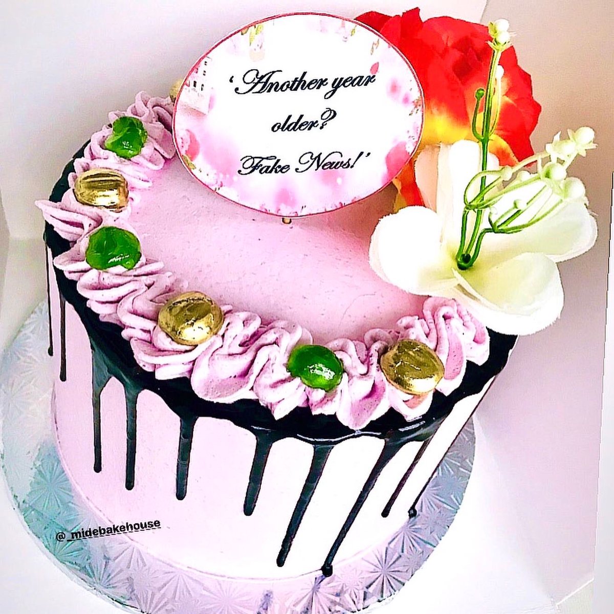 midebakehouse's tweet photo. Happy weekend ❤️❤️❤️
Enjoy quality cakes at affordable prices.☺️
To order simply send a DM Or WhatsApp:08067768392
#naijabaker #cakesinlagos #lagosbaker #cakesinstyle #whippedcreamcakes #cakeaffairs #lagosfood #lagoscakes https://t.co/BTf5kvHuPg