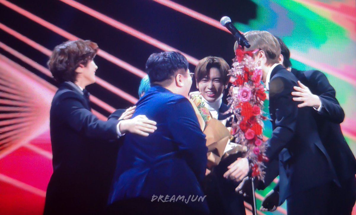 jahnashane1's tweet photo. Happy Birthday Bang Si Hyuk Pd Nim🎂💜Wish you all the best and stay healthy More Birthday To come I love you Manong Bighit😘😘💜
#BANGPDNIM #BANGPDDAY https://t.co/RzjWkfobBz