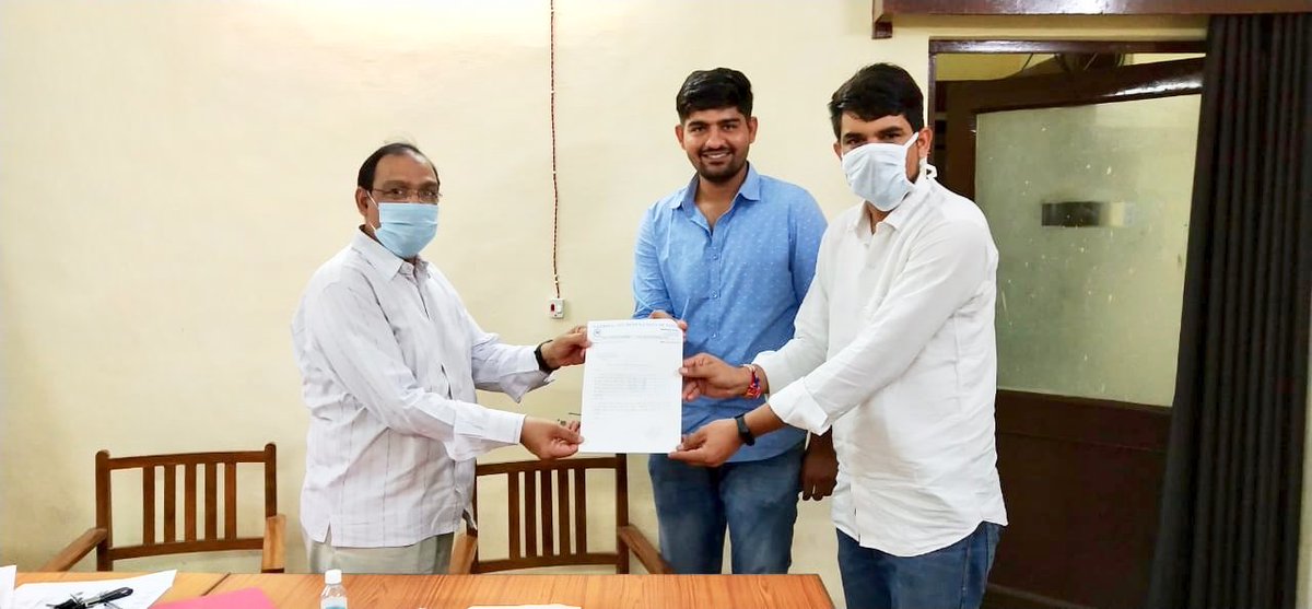 Ramniwaskukna's tweet photo. PTET परीक्षा 2020 को स्थगित करने की माँग को लेकर @nsui ने समन्वयक के नाम ज्ञापन सौंपा था,क्योंकि बढ़ते संक्रमण के चलते परीक्षाएँ स्थगित हो और आज समन्वयक ने परीक्षाओं को स्थगित करने के आदेश जारी किए है उसके लिए धन्यवाद ।
यह परीक्षार्थियों की भावनाओं की जीत है✊
#NoPtetExamsInCovid https://t.co/5E7idU58jo