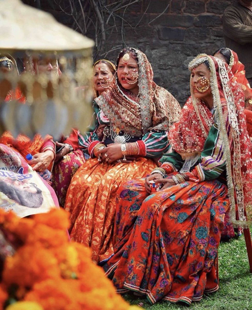 KanganaTeam's tweet photo. Himanchal women in traditional attire, India’s diversity in food, tradition,culture and clothing is probably the richest in the world, let’s not loose what is so rare and precious-KR #VocalForLocal https://t.co/Uye8SEsnPb