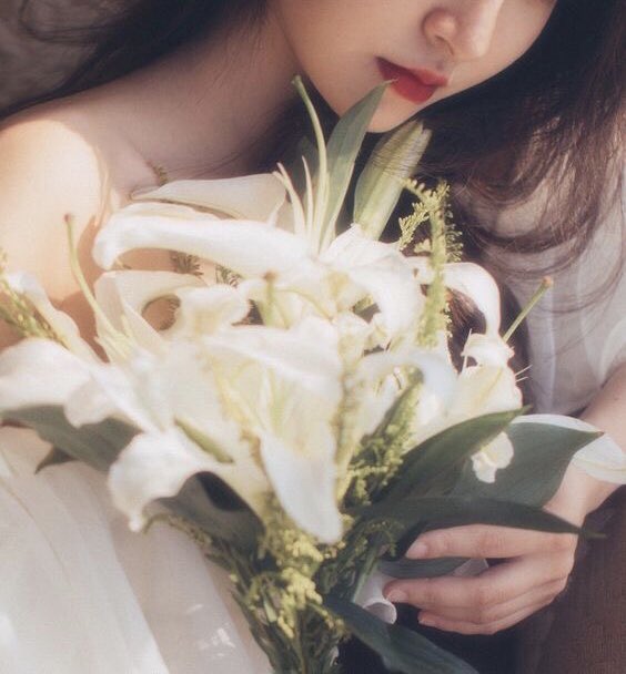 PERlPHONA's tweet photo. ⠀ ㅤ⠀ 
⠀ ⠀    ⠀ 𝘵𝘩𝘦𝘳𝘦 𝘪𝘴 𝘢 𝘨𝘢𝘳𝘥𝘦𝘯 𝘪𝘯 𝘩𝘦𝘳 𝘦𝘺𝘦𝘴. 
𝘸𝘩𝘦𝘳𝘦 𝘢 𝘭𝘪𝘭𝘺 𝘯𝘦𝘷𝘦𝘳 𝘱𝘳𝘦𝘵𝘦𝘯𝘥𝘴. 𝘸𝘩𝘦𝘳𝘦 𝘵𝘩𝘦 𝘴𝘵𝘢𝘳𝘴 𝘰𝘱𝘦𝘯 𝘢𝘮𝘰𝘯𝘨 𝘵𝘩𝘰𝘴𝘦 𝘭𝘪𝘭𝘪𝘦𝘴. ⠀ ㅤ⠀ 
⠀ ⠀    ⠀ https://t.co/8pisFp76wR