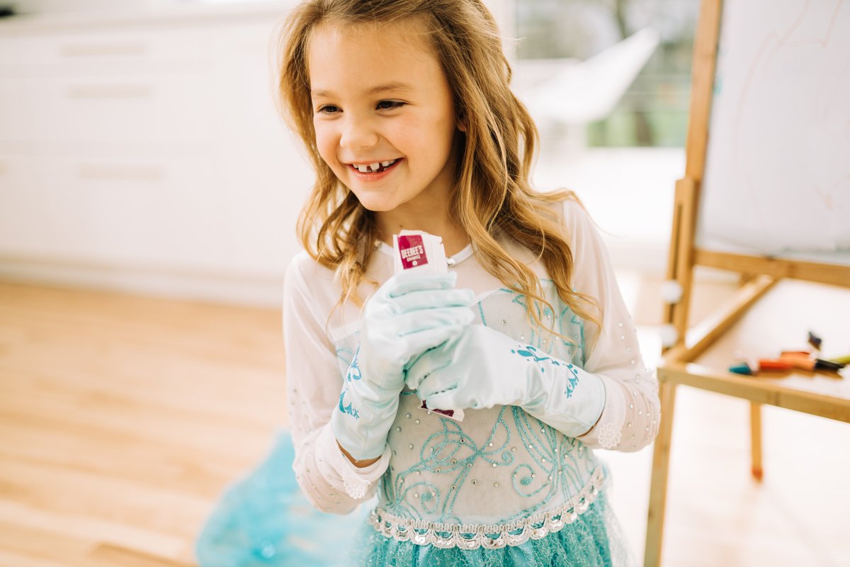 #ad Looking for a way for you and your family to keep cool this #summer? Give <a href="/DeeBeesOrganics/">DeeBee's Organics</a> Organic SuperFruit Freezie and Organic Ice Wands with characters from Frozen 2 a try. 
1 of 3