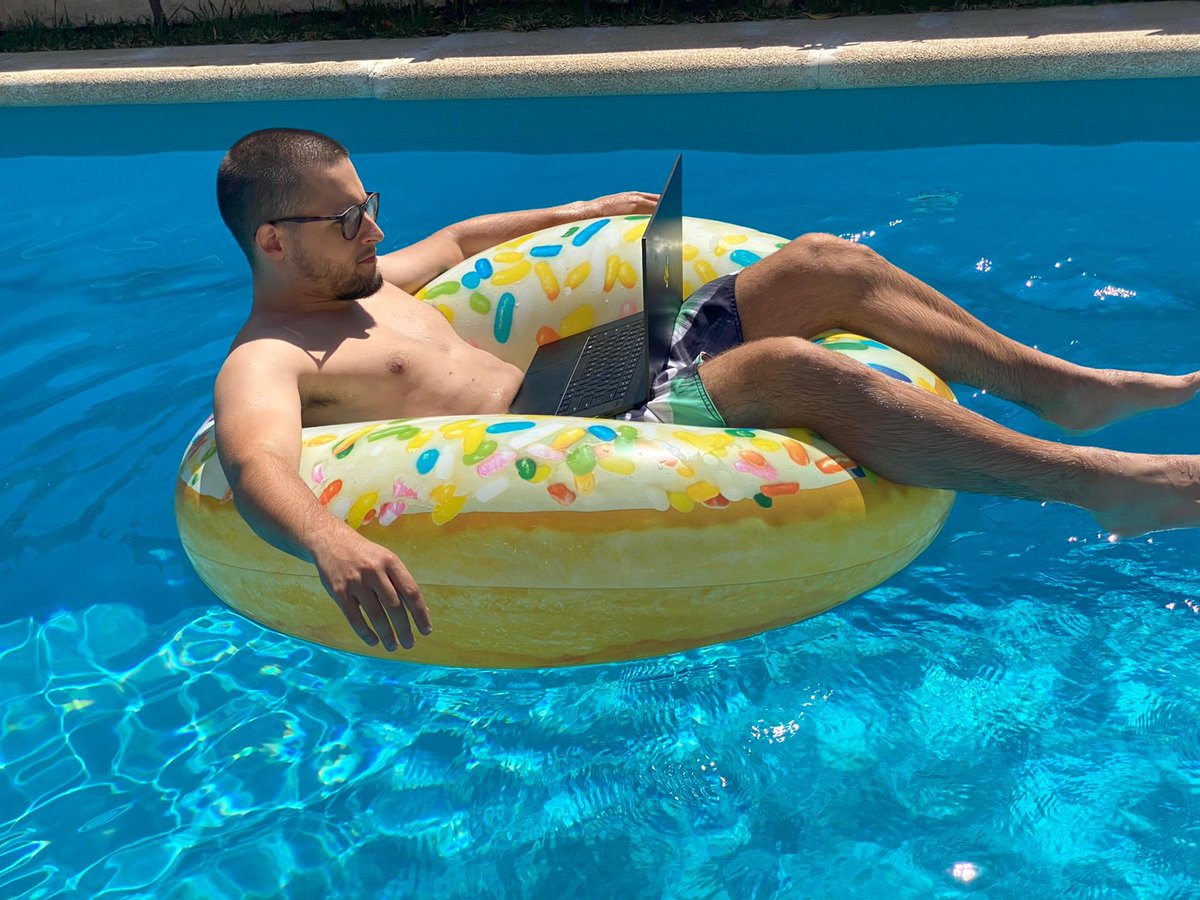 myrealitiesdev's tweet photo. Quem disse que aos fins de semana não se trabalha? O que estamos a preparar? Novas realidades... https://t.co/MIzg9XT0Yf