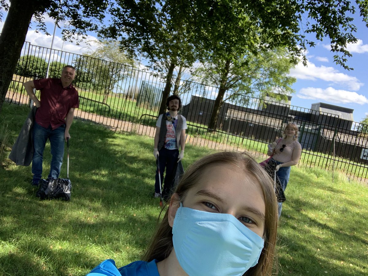 SpringburnYF's tweet image. A huge thank you to everyone who came along to our amazing litter pick today, it was great to see everyone. Our parks never looked nicer so well done on doing an amazing job everyone.
A special thanks to @LordProvostGCC for attending today, it was amazing to have you along.