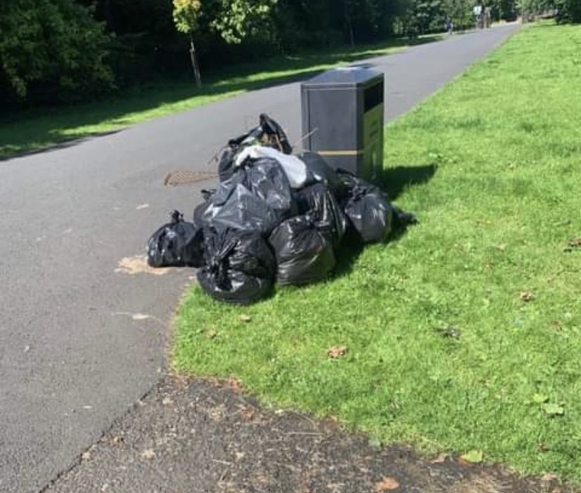 SpringburnYF's tweet image. A huge thank you to everyone who came along to our amazing litter pick today, it was great to see everyone. Our parks never looked nicer so well done on doing an amazing job everyone.
A special thanks to @LordProvostGCC for attending today, it was amazing to have you along.