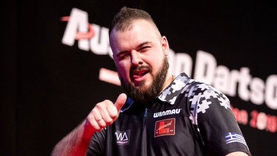 ModusDarts180's tweet photo. KOLTSOV SEALS TOP SPOT ✅🔝

@BorisKoltsov180 whitewashes Mike Warburton 5-0 to make it four consecutive wins and clinch top spot with a game to spare 👏🏻 #IconsofDarts https://t.co/lxzMWgQTjp