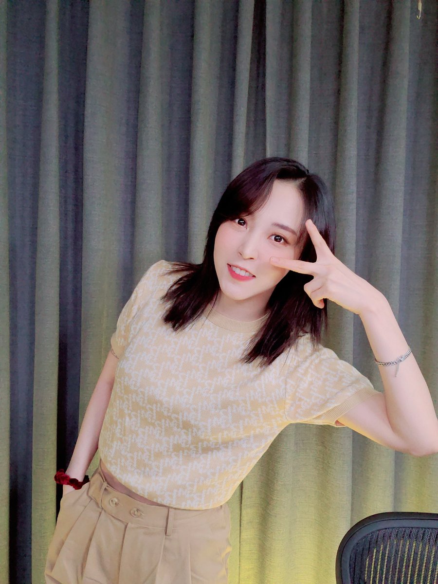 본계 저작권 경고 받았어요 😅
혹시 몰라서 이계정 일단 만들었어요🥺
以防本帳被版權檢舉不見先創了個帳號🥺