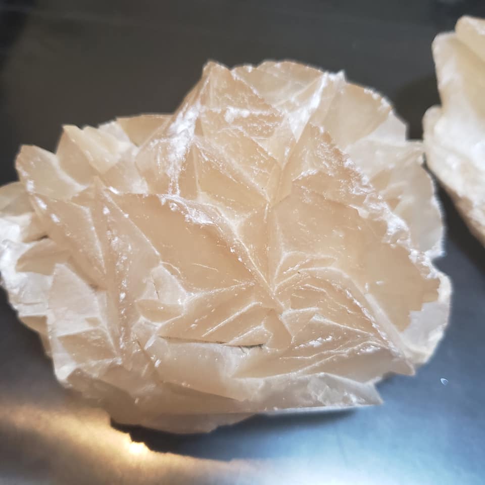 AzoniaShop's tweet image. Some new Calcite flowers in the shop, don't these look gorgeous 😍🥰😍

#azonia #azoniashop #crystals #calcite #minerals #shoplocal #NewJersey #medford