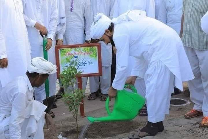 AkhroatKhan's tweet image. وزیراعظم عمران خان کے پروجیکٹ سرسبز پاکستان کی مہم میں مذہبی سکالر ثاقب مصطفائی نے بھی حصہ لیا⁦♥️⁩

#CleanGreenPakistan
#billiontree