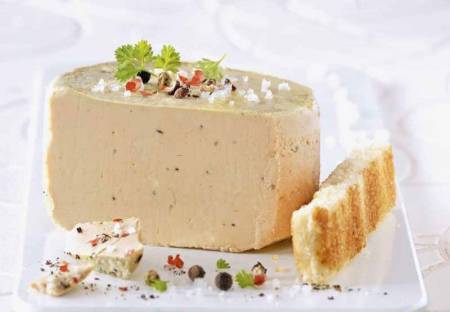 ChefRobertKirk's tweet photo. #cuisine As we near the border of Spain, we want a few more exquisite products like Canard á foie gras du Sud-Ouest, iconic in French gastronomy. Rich, with hints of hazelnut, so creamy, fresh and that buttery texture! Serve with toasted bread and champagne or good regional wine. https://t.co/Mp7usLFZvY