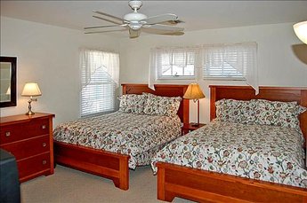 LBIRentals's tweet photo. #LBI #vacationrental. 6 bedrooms and 3 baths with hot tub in yard.  Oceanside, Just 1 1/2 blocks to the beach. 11 East South 31st Street, Beach Haven Gardens
Bedrooms: 6   Bathrooms: 3   Half: 1     More info https://t.co/1yeVPpJ9iG Sleeps: 12
@mancinirealty1 #jerseyshore https://t.co/MSatIkgBkT