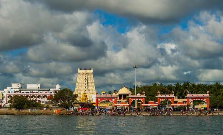  #Thread on Rameshwaram: From the search of sita till the research of NASA.Rameswaram a small city in Tamil nadu and, surrounded by bay of bengal and the Indian Ocean. Itis among 7 holy cities and 4 tirtha asthal of hindus.