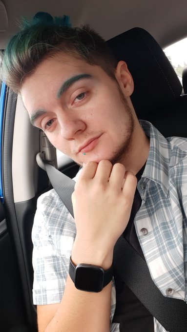 Now that I have an apartment, the eyebrows will continue ❤  FINDOM https://t.co/ekOOieRBwK<a href="/tag/queerdom"class="tags"><span>#queerdom</span></a>