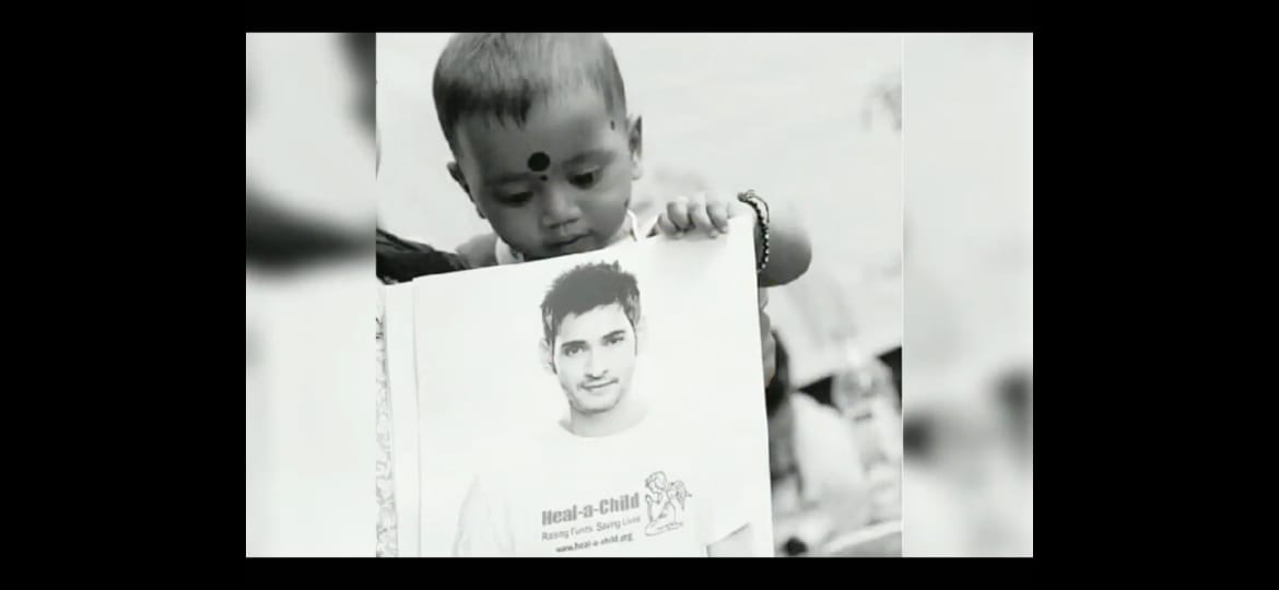 AthadiFanIkkada's tweet photo. This picture says everything 🙏

DHΔI∇ΔM MΔΠUSHΨΔ RUPΣΠΔ🙏

Minimum 1k rts for this pic🙏🙏🙏

#HBDMaheshBabu https://t.co/Smdpj1Xc7N