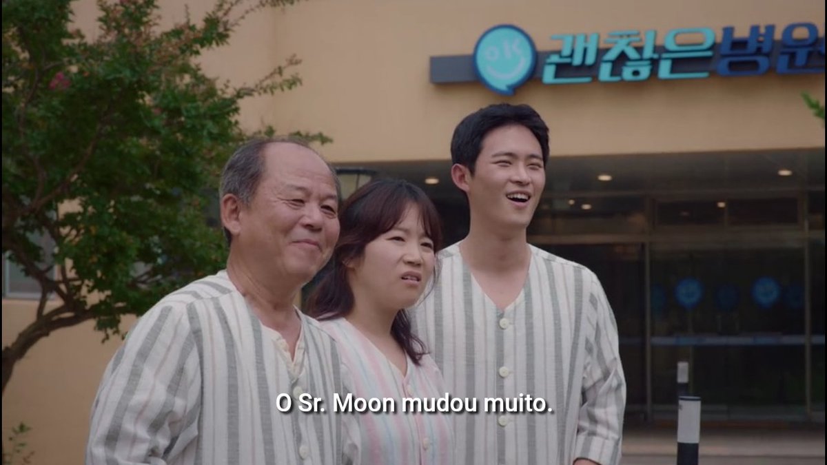 letlovedramas's tweet photo. Os pacientes tudo chocados com o Gang Tae correndo atrás da Ko Mun Yeong falando que ama ela kkkkk. O poder do amor é grande.
#ItsOkayToNotBeOkayEP15 
#ItsOkaytoNotBeOkay https://t.co/lhaviXprOe