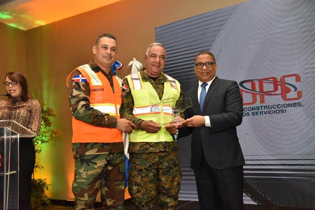 DouglasBorrell's tweet photo. Muchas felicidades en su día para el Comandante General del @EjercitoRD, Mayor Gral. Gonell Regalado. Que el Dios Todopoderoso le bendiga hoy y siempre. https://t.co/gTssG0Qxam