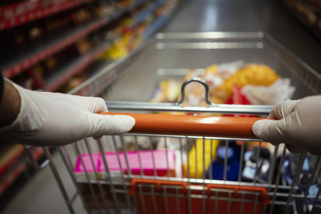 Do you need to wear gloves while grocery shopping? A doctor explains: wb.md/3iftjuP