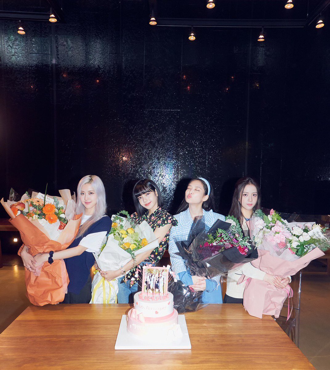 aespinkdaylight's tweet photo. long live all the magic we made @BLACKPINK https://t.co/N7ehsCP5RK