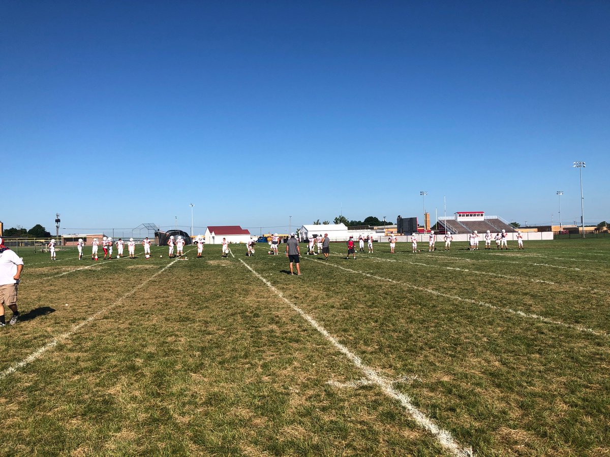 CoachR_Orourke's tweet photo. First red and white intersquad! Practicing our sideline procedures! #Be1-0Today https://t.co/lQpz23dYeu