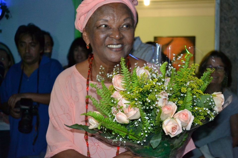 Perdemos hoje uma mulher que era referência artística e religiosa de enorme importância na nossa cultura. Lamento muito pela perda da querida Chica Xavier! 🙏🏿❤️
Imagem: <a href="/_reclamona_/">Flávia Reclamona 🦑🐻🎓</a>