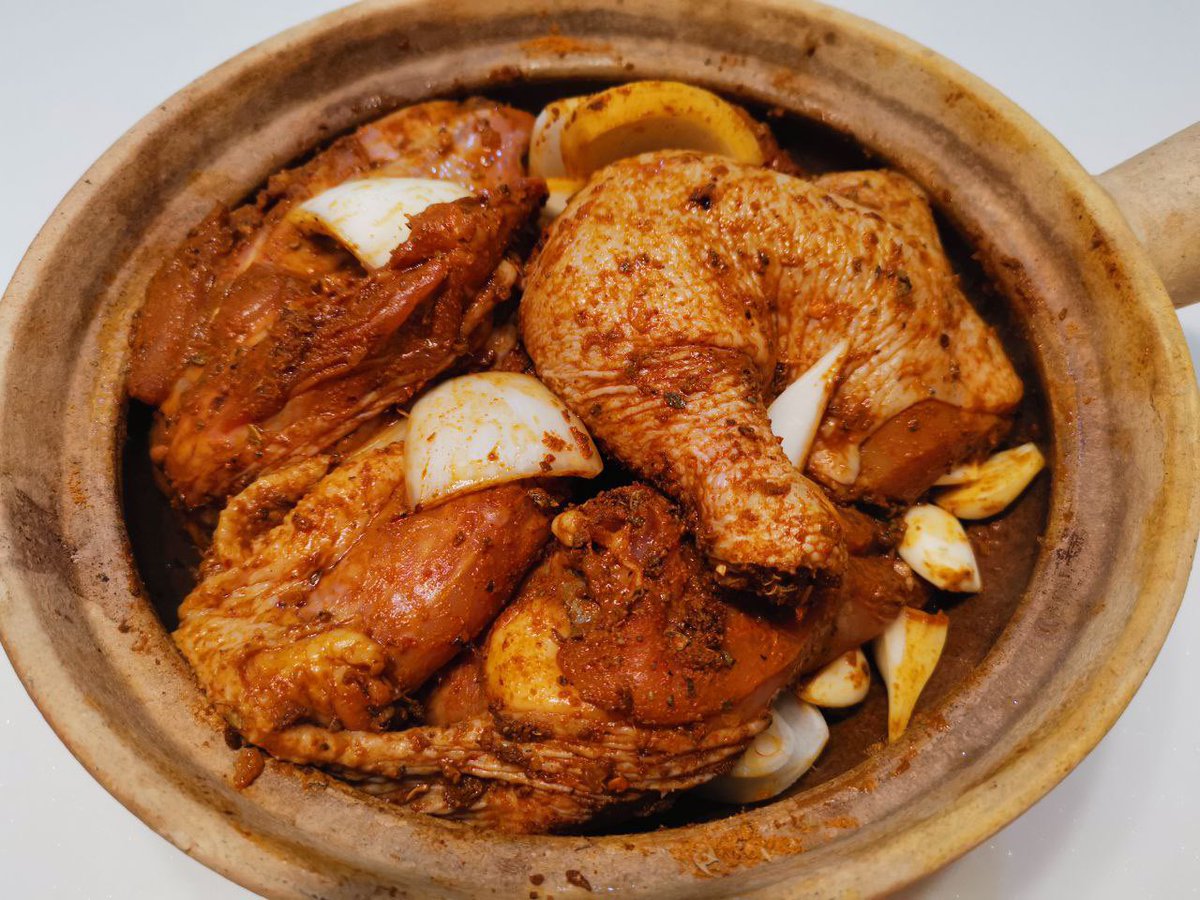JojoSekri's tweet photo. JoJo Cooking Magic Homemade claypot chicken with Couscous & beans
JojoCookingMagic Recipe
#lemonsalt #spices #naturalspices #naturalingredients #nofoodcoloring #nomsg #cooking #halalfood #halal #healthy #soulfood #ownrecipe #homemaderecipe @jojosekri @jojocookingmagic https://t.co/lgfdqqbuyL