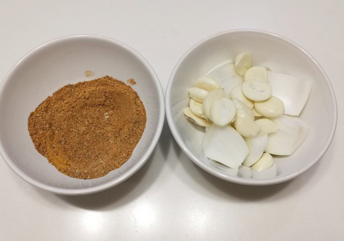 JojoSekri's tweet photo. JoJo Cooking Magic Homemade claypot chicken with Couscous & beans
JojoCookingMagic Recipe
#lemonsalt #spices #naturalspices #naturalingredients #nofoodcoloring #nomsg #cooking #halalfood #halal #healthy #soulfood #ownrecipe #homemaderecipe @jojosekri @jojocookingmagic https://t.co/4b4oWRwfSC
