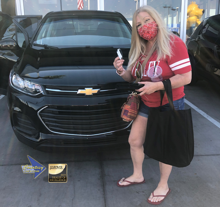 Congratulations Amy proudly showing the key to her beautiful new 2020 #ChevroletTrax assisted in the easy process by Martin Hunter. Interested in a great deal on a new or quality pre-owned #CourtesyChevrolet vehicle? Call Martin at 602-313-0884. #FindNewRoads #TheCourtesyWay