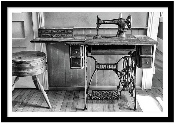 marybedy's tweet photo. Old Singer 2 McGulpin Lighthouse BW
https://t.co/GUKHmlWVhi #singersewingmachine #antiquesewingmachine #mcgulpinlighthouse #oldsewingcabinet #antique #marybedy #nostalgia https://t.co/tYXd7QXGcw