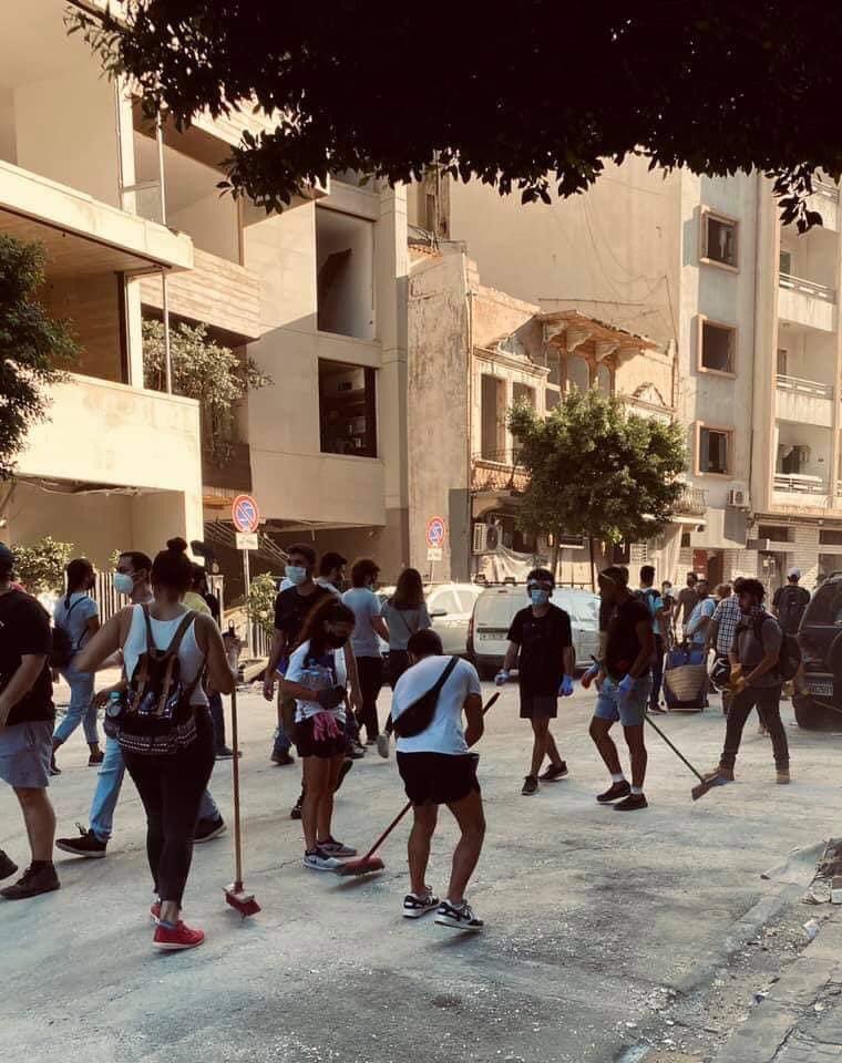 #بيروت تنفض غبار الحزن .. لكن الجرح عميق