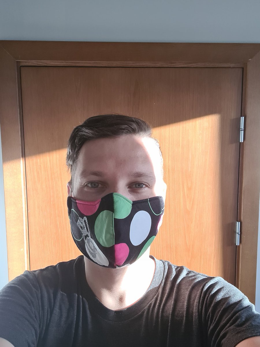 JanisPolis's tweet photo. Pirms gadiem pieciem Taizemē iegādājos sejas masku. Nesen, kārtojot mantas, uzgāju. Tikai šodien ievēroju, kas uz tās rakstīts. Coincidence? I think not. #IlluminatiConfirmed #5Gfilter #BillGatesWantsMeDead https://t.co/bKJ2DV68BR