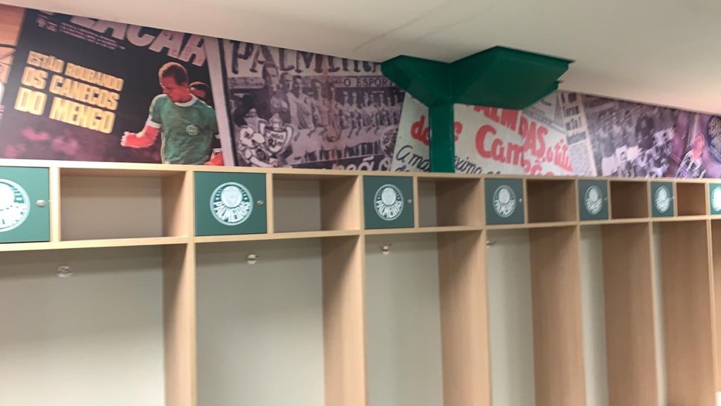 benjaminback's tweet photo. Os bastidores pegando fogo! O #Corinthians reclama que o vestiário do visitante está assim hoje! Confirmei com uma pessoa do #Palmeiras e confirmou! #fsradiobrasil https://t.co/0yrluiYfMb