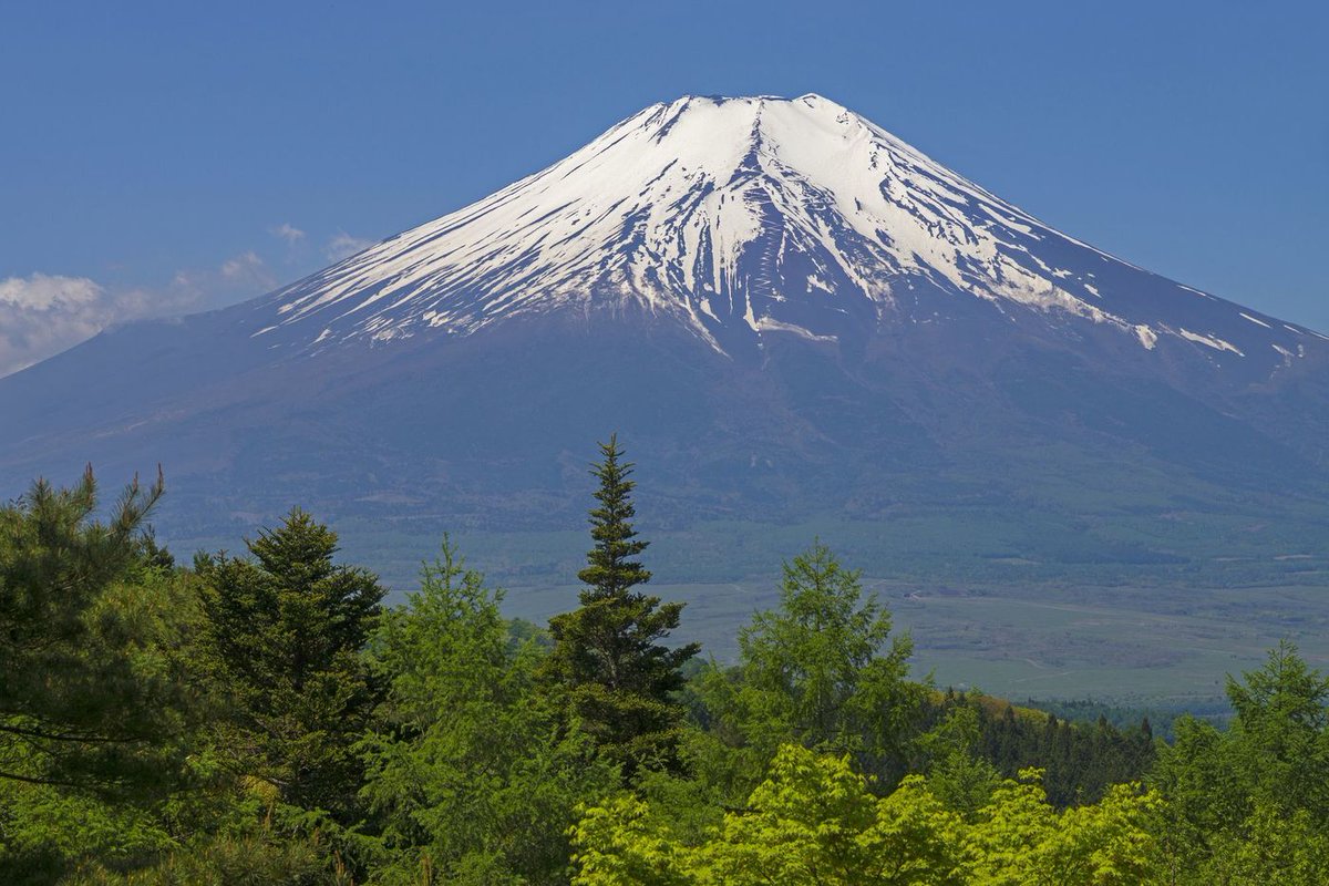 秦映児 これって 富士じゃないんです 南米チリのオソルノ山なんですよ 富士が世界一美しい山なんて思ってるのは日本の一部の 日本スゴイ 主義者だけなんでしょうな T Co 18uy284pvd